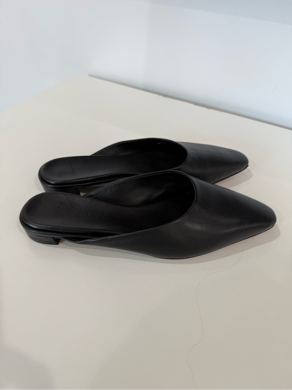 NWOB VINCE Black Leather loaders Flats - Women's size 5.5 - Picture 2 of 5